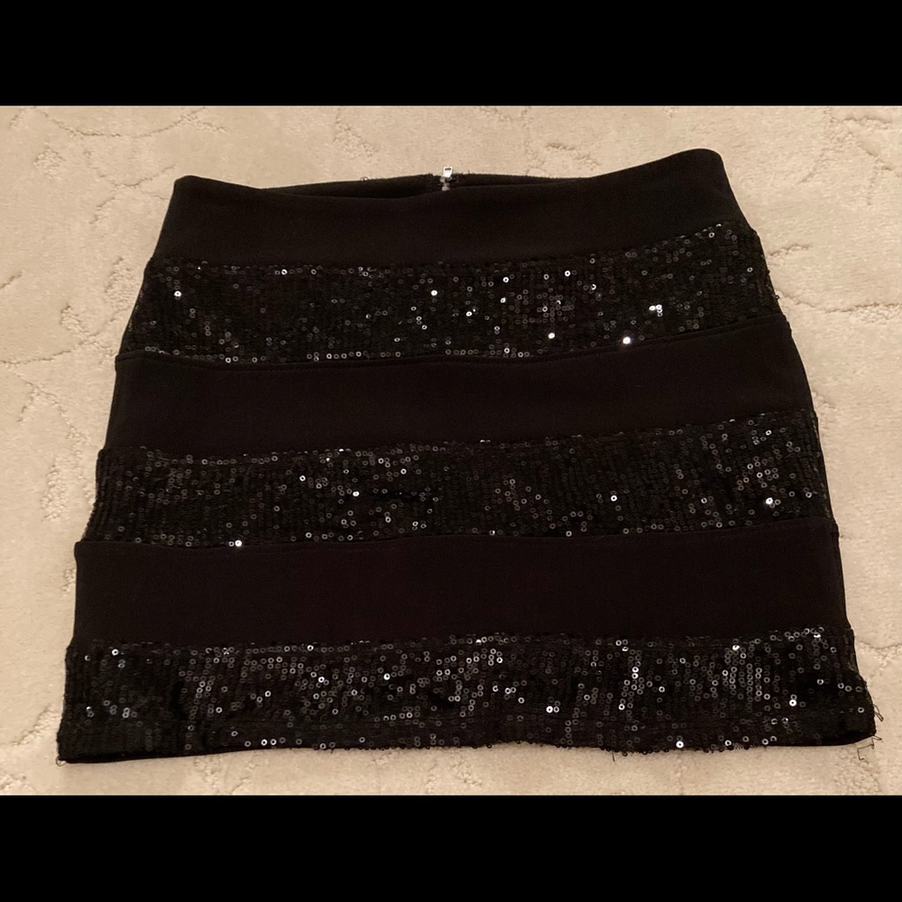 Black Mini Skirt! Size S 
Zipper in the back